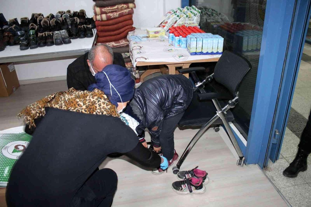 Kışlık bot ve montlar Düzce Belediyesi\'nden
