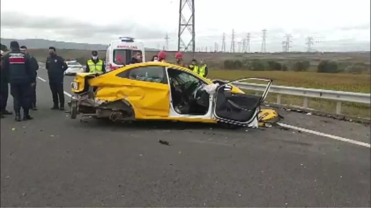 Son dakika haber... Kuzey Marmara Otoyolu\'ndaki trafik kazasında 2 kişi öldü, 1 kişi yaralandı