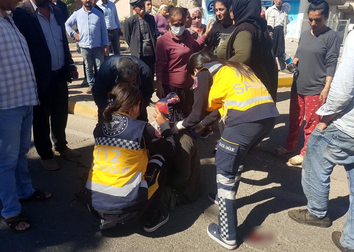 Minibüs yayalara çarptı: 2 yaralı