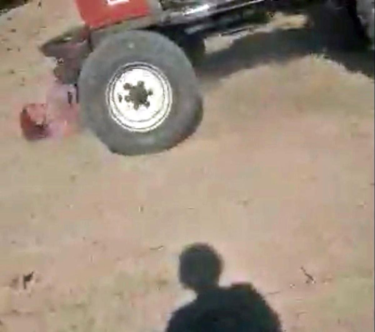 Miras tartışmasında iki kardeş, ablalarını traktörle ezdi