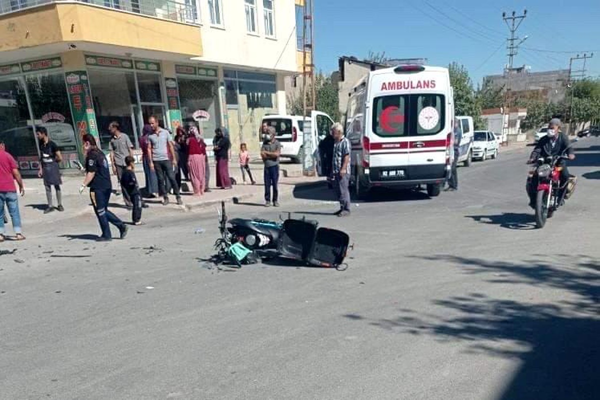 Otomobil ile motosiklet çarpıştı: 2 yaralı