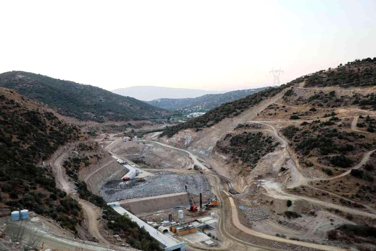 Sarıçay Barajı\'nda inşaat çalışmaları sürüyor