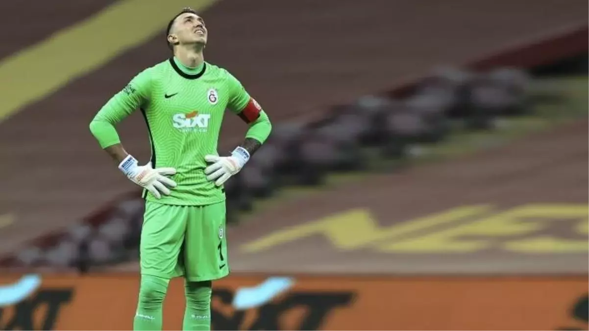 Muslera\'nın istikrarsız performansı yönetimi harekete geçirdi! Efsane kaleci geri dönüyor