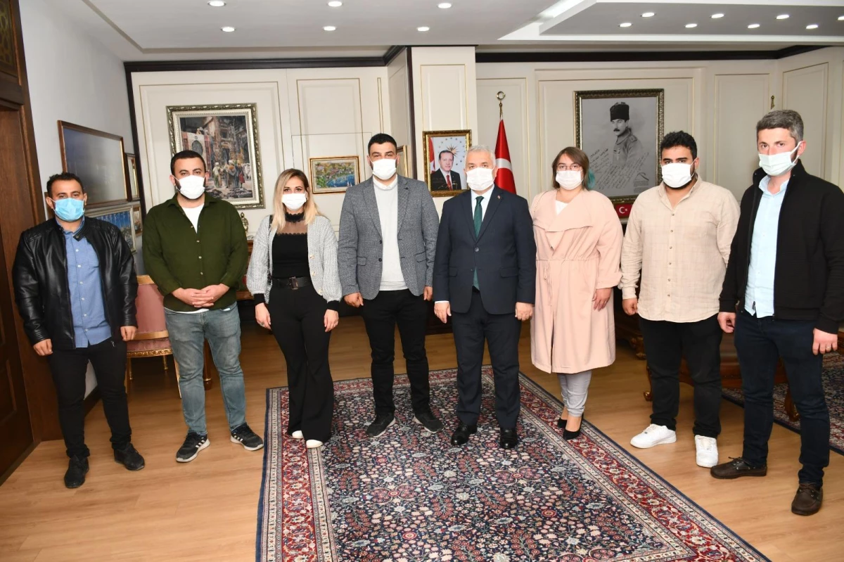 Süleymanpaşa Basın Mensupları Derneği Yönetim Kurulu Üyeleri Vali Aziz Yıldırım\'ı Ziyaret Etti