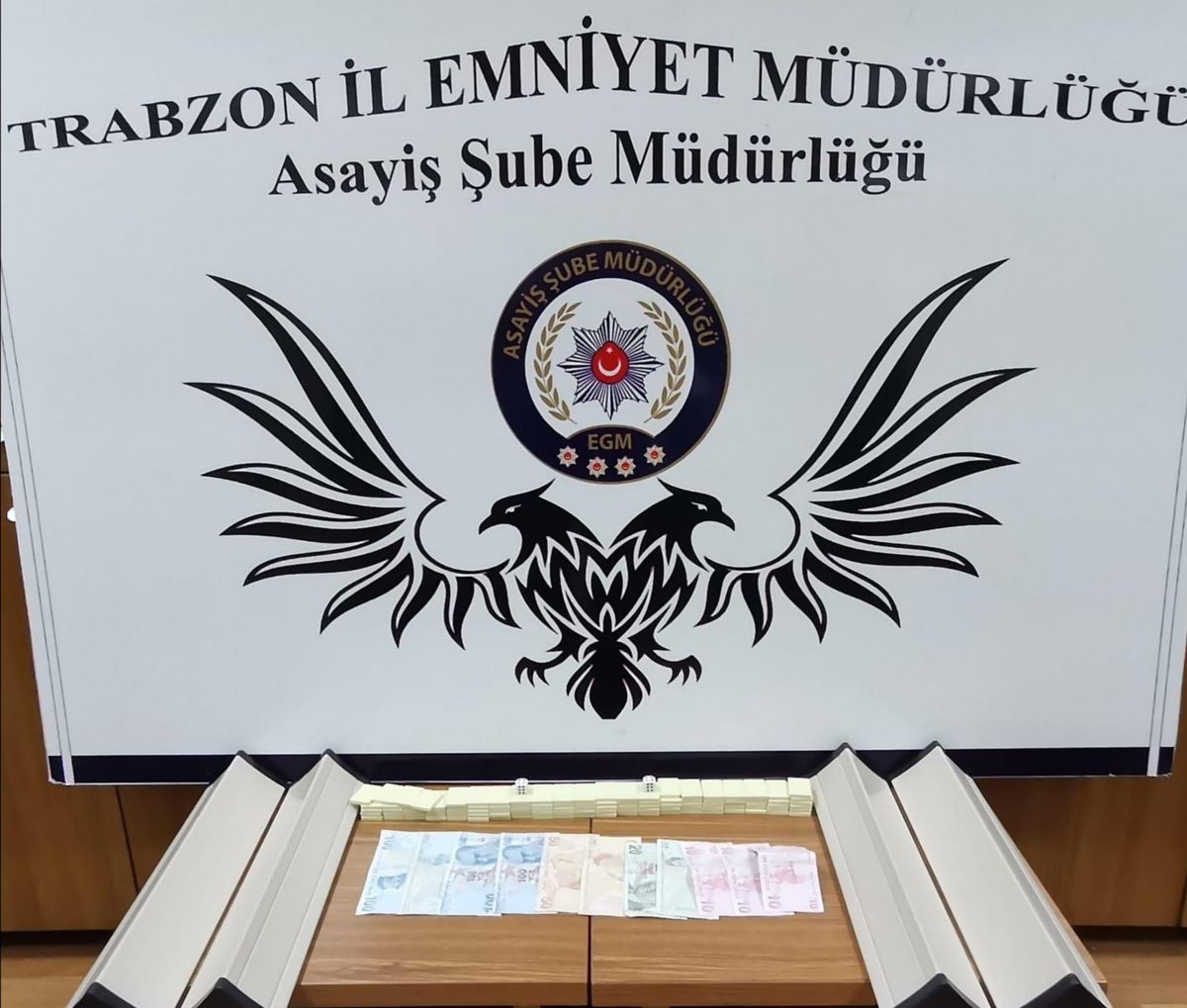 Trabzon\'da kumar oynayan 3 kişiye, 4 bin 8 lira ceza