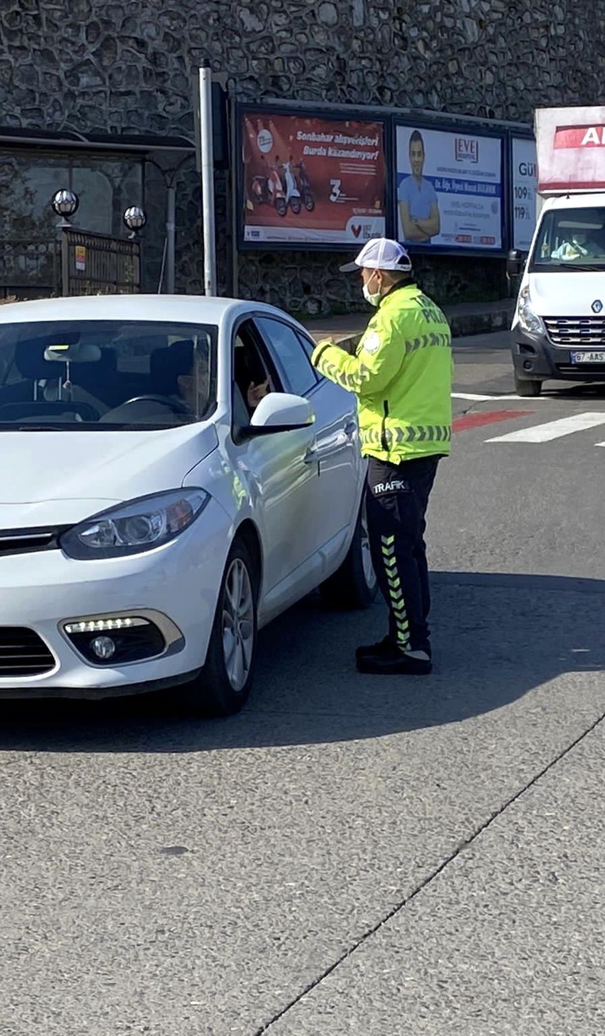 Trafik ekipleri sürücüleri denetledi