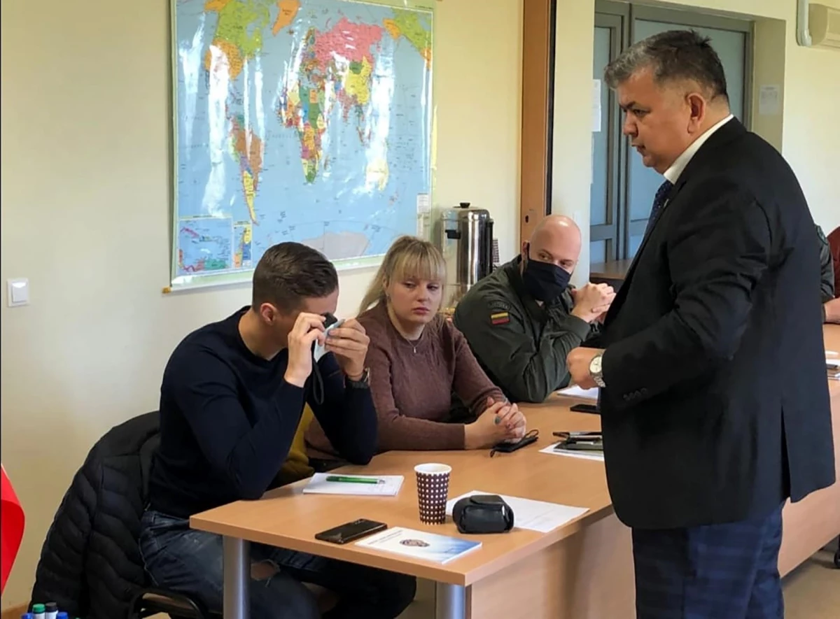 Türk polisinden Litvanyalı polislere sahte pasaport eğitimi