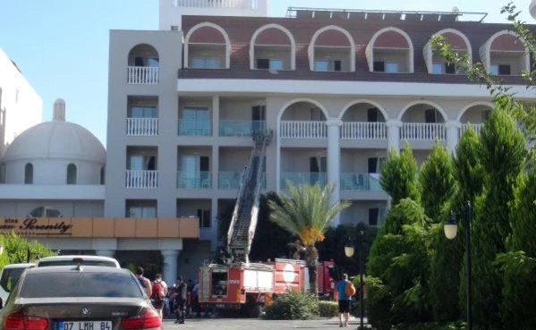 Antalya'da otel saunasında yangın; 3 kişi dumandan etkilendi