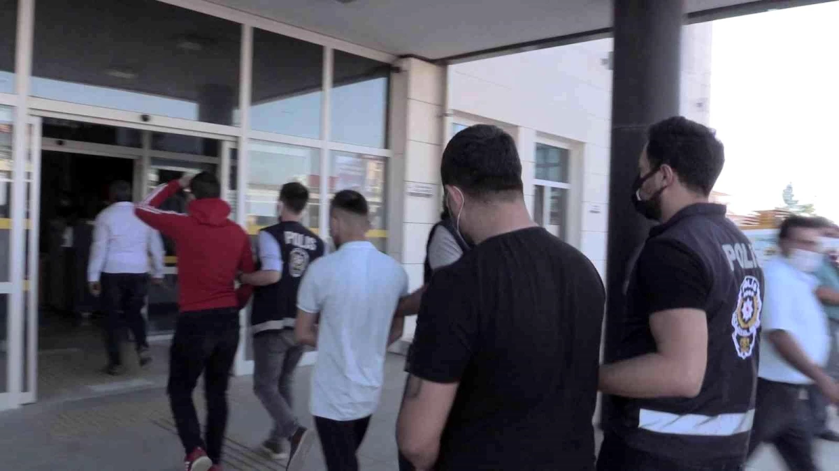 Antalya\'da yakalanan galeri hırsızlarından 2\'si tutuklandı