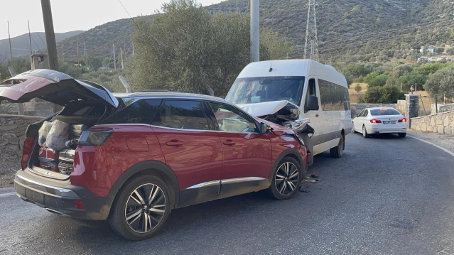 Bodrum'da servis minibüsüyle cipin çarpışması sonucu 22 kişi yaralandı