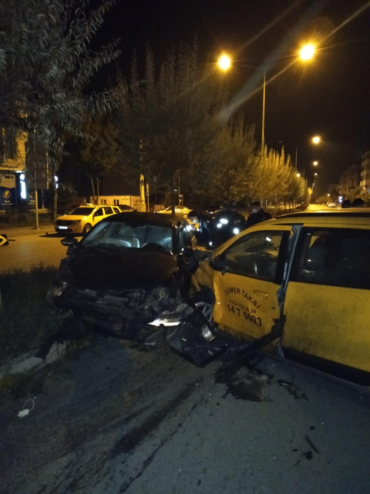 Bolu\'da otomobille çarpışan taksinin sürücüsü yaralandı