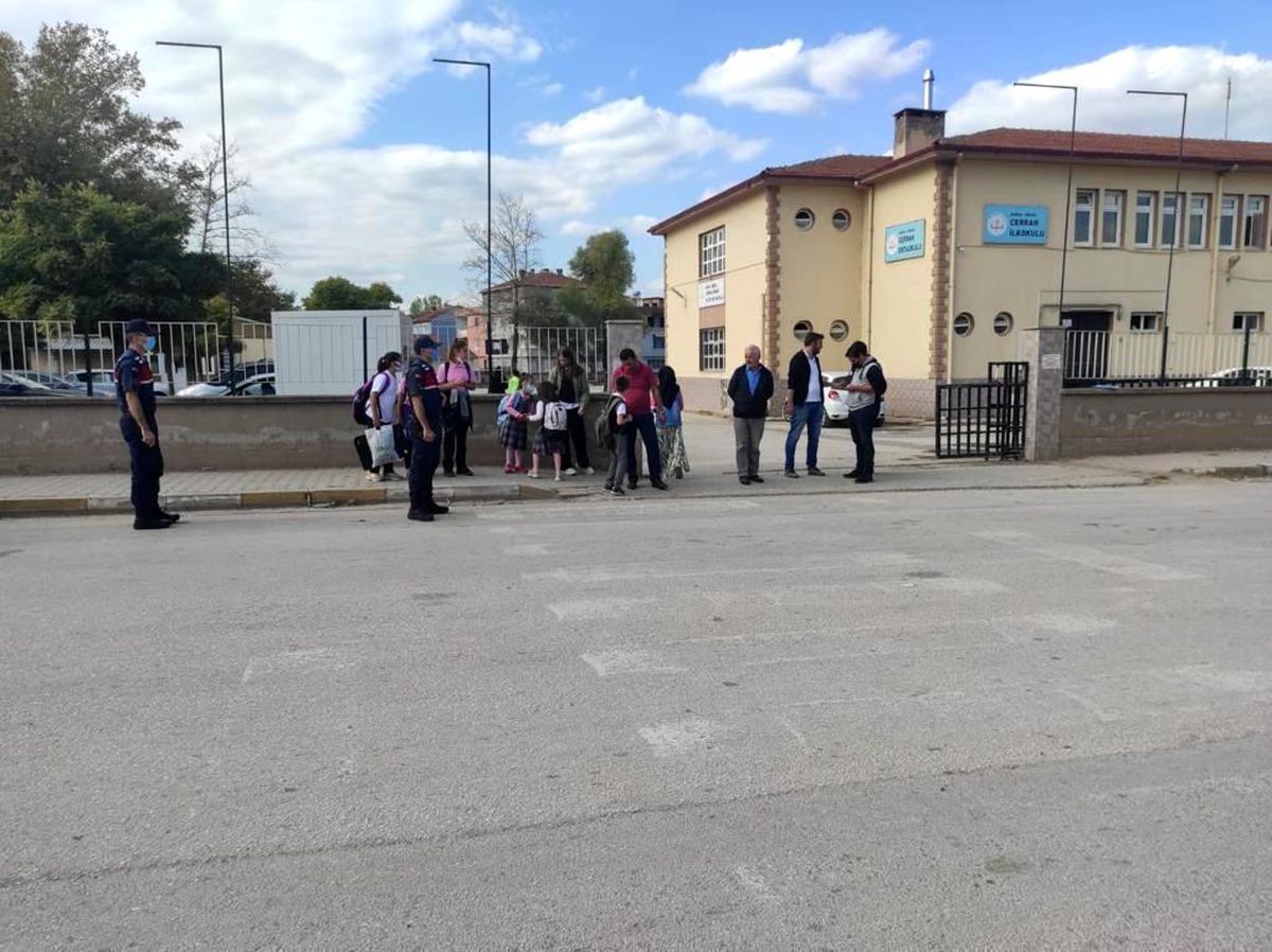 Son Dakika | Bursa\'da Jandarma\'dan servis araçlarında ve okul çevrelerinde denetim