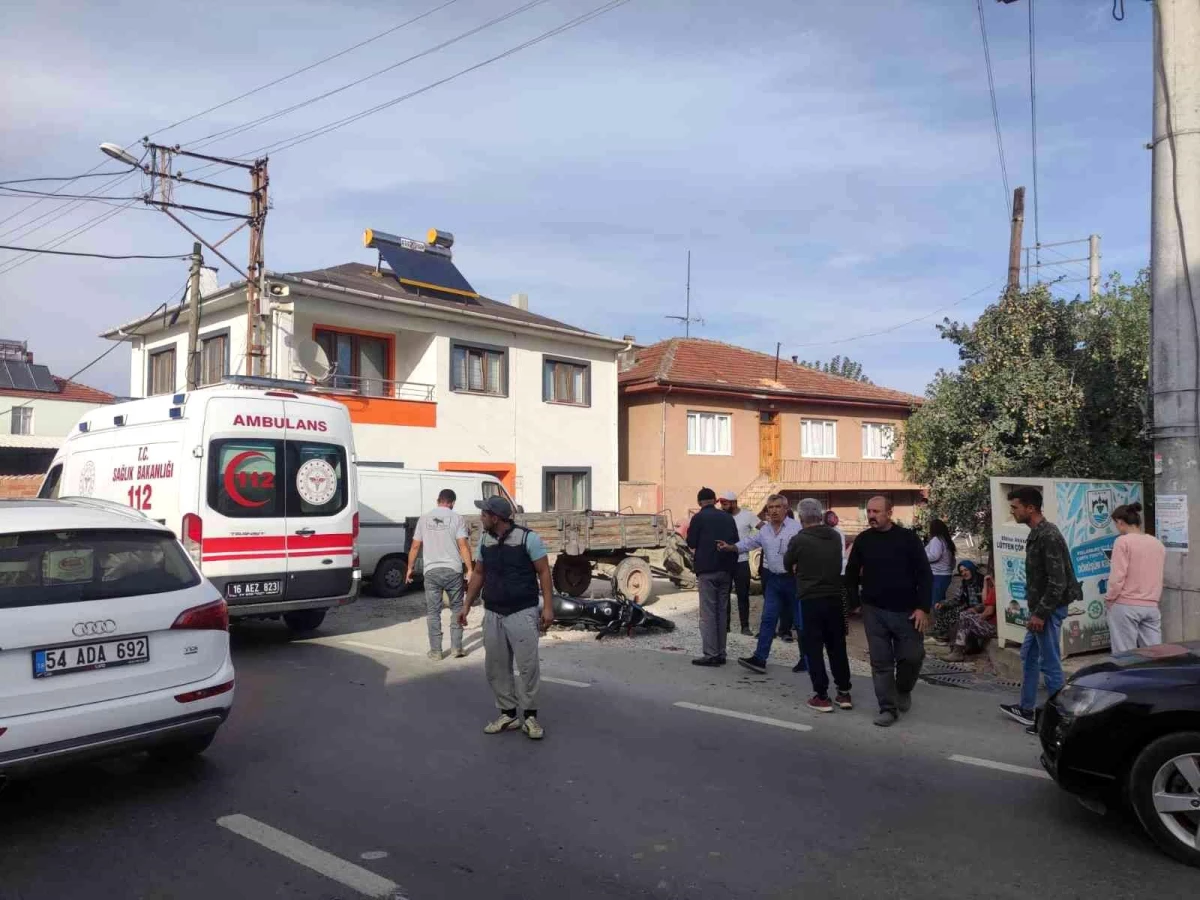 Bursa\'da traktör ile motosiklet çarpıştı: 1 ağır yaralı