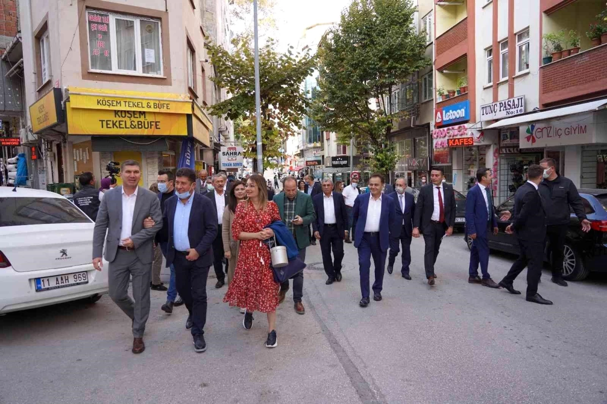 CHP\'li belediye başkanları esnafı ziyaret etti, Atatürk Parkı\'nı gezdi