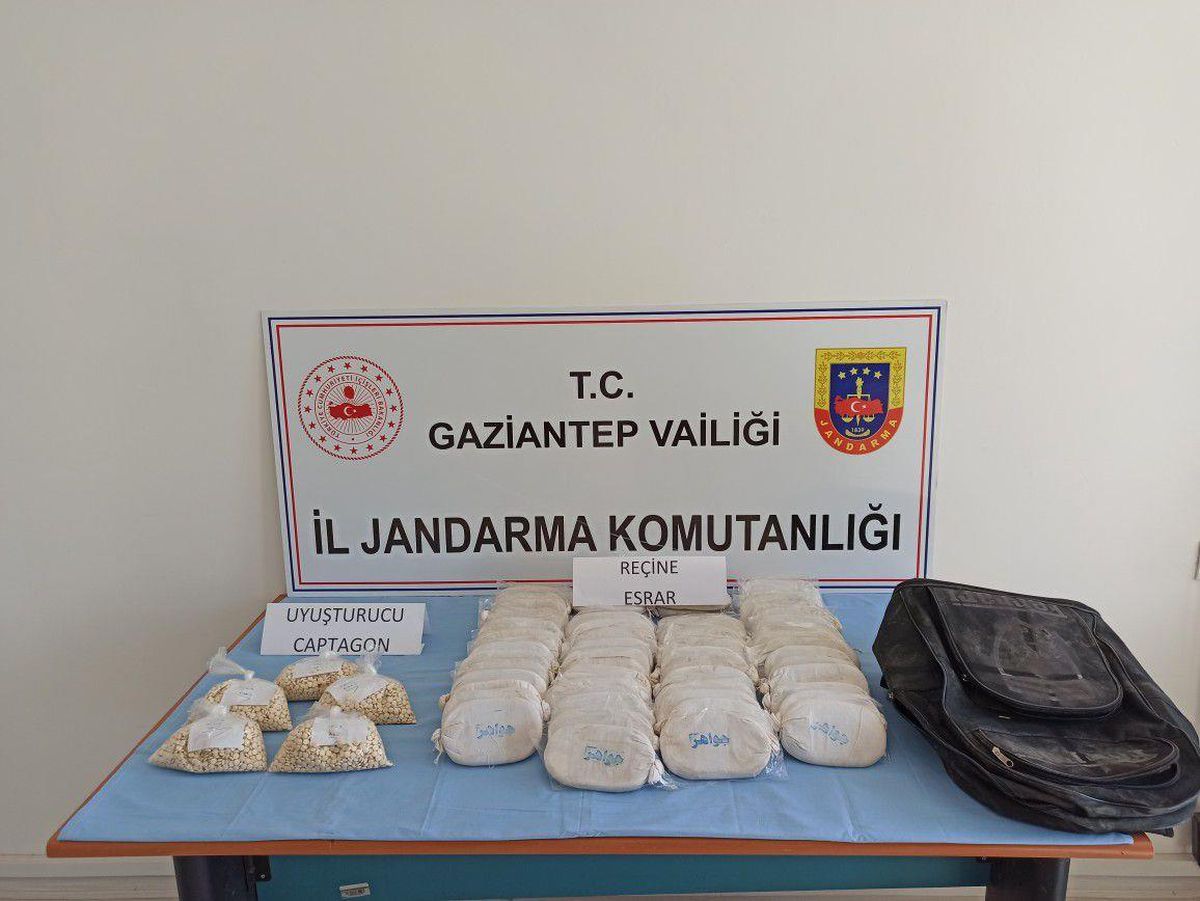 Gaziantep\'te 12 kilogram uyuşturucu ve 9 bin 808 hap yakalandı