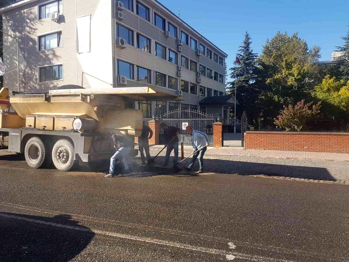 Gölbaşı Belediyesi asfaltlama çalışmalarını sürdürüyor