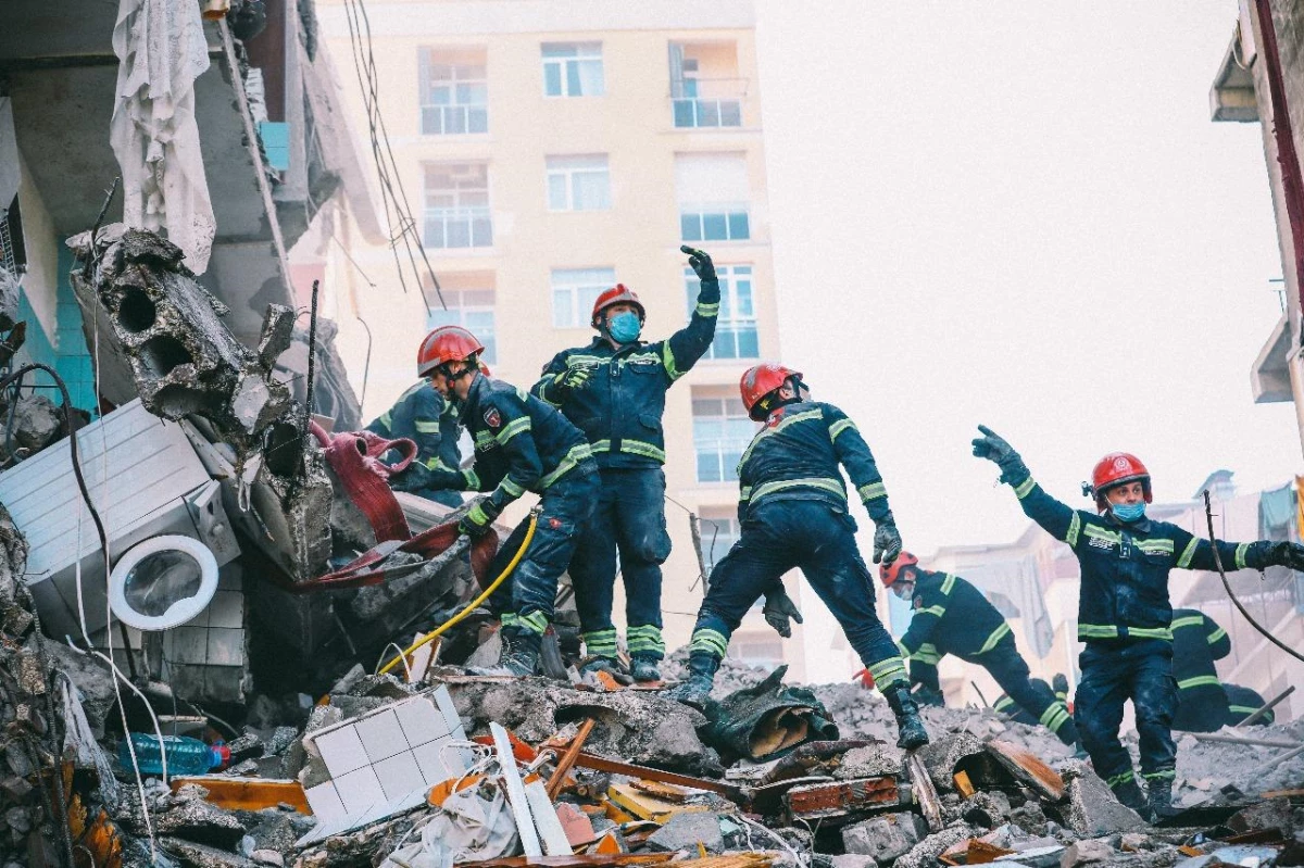 Gürcistan\'da çöken 7 katlı binada hayatını kaybedenlerin sayısı 9\'a çıktı