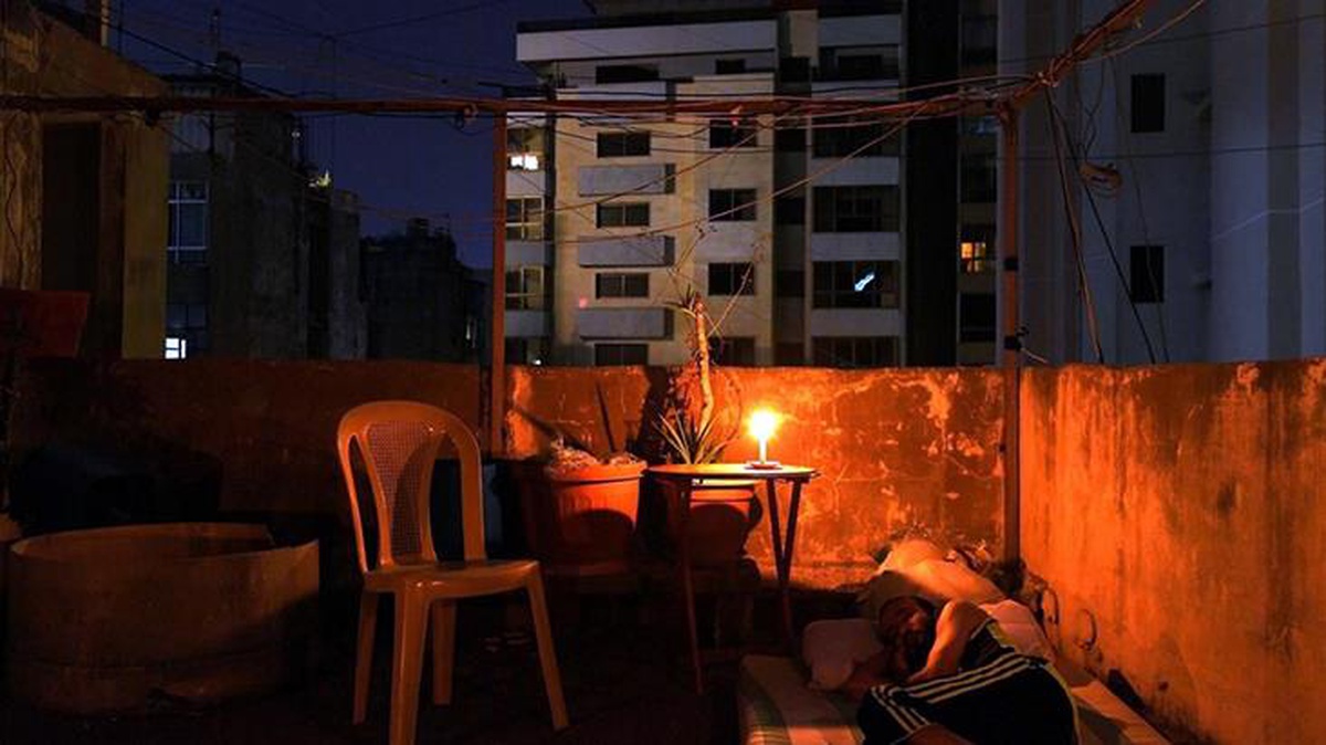 Elektrik ihtiyacının yüzde 40\'ını karşılayan iki santral kapatıldı! Lübnan karanlığa gömüldü