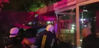 Isparta'da otomobil, otobüs durağına daldı: 5 yaralı