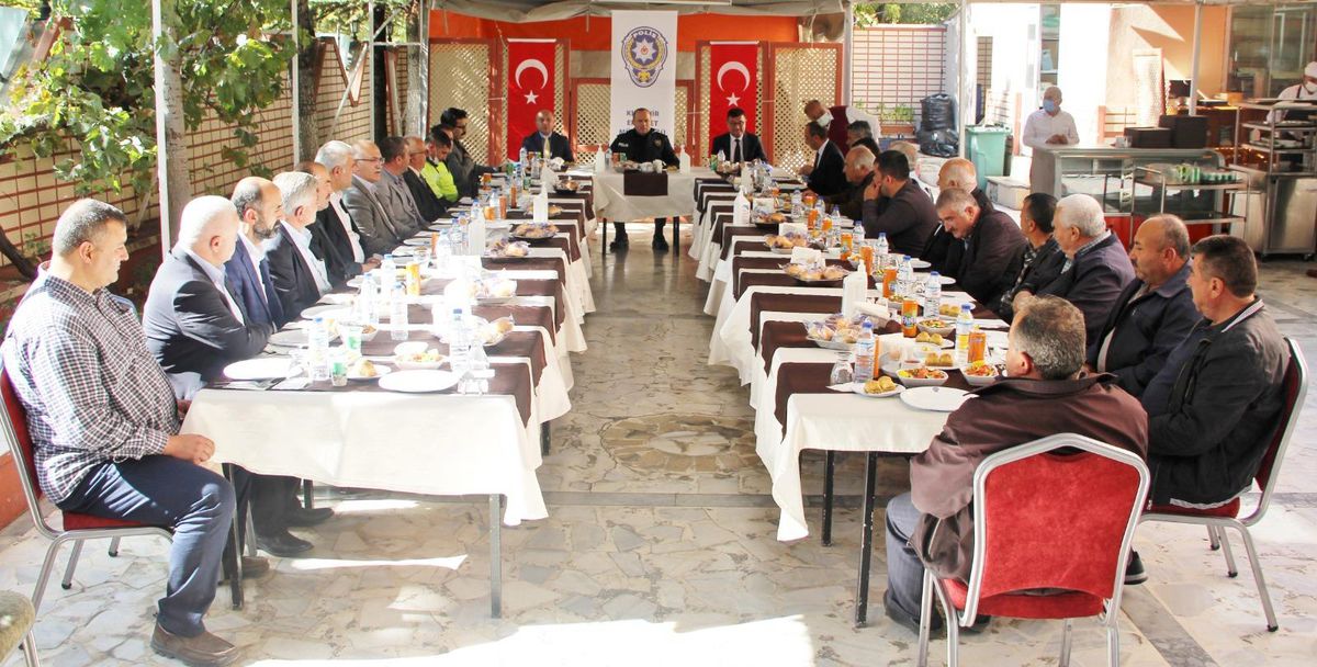 Kırşehir\'de emniyet yetkilileri, muhtarları bilgilendirdi