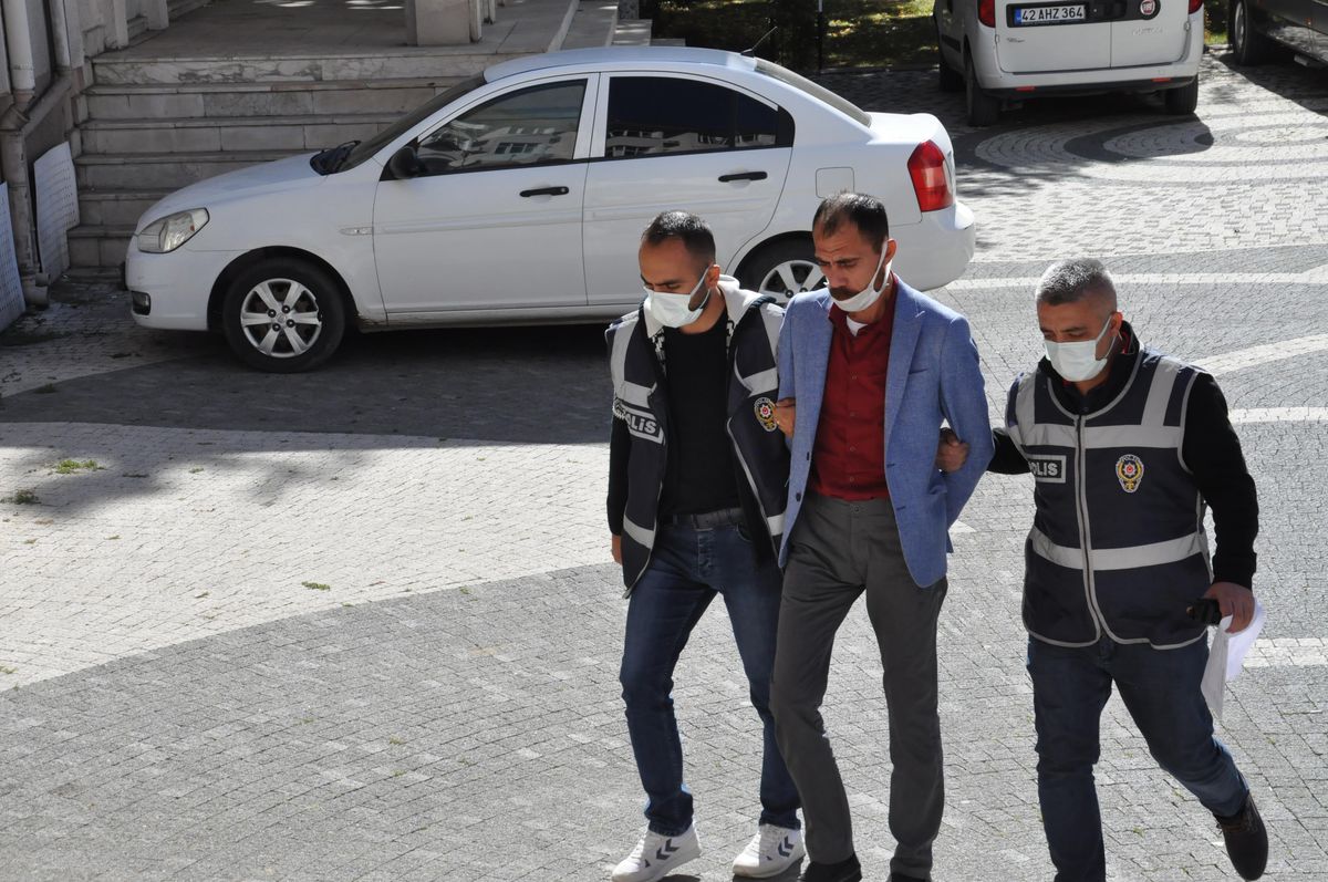 Konya\'da yol uygulamasında durdurulan otobüste sahte kimlikle uyuşturucu ticareti yapan şüpheli yakalandı