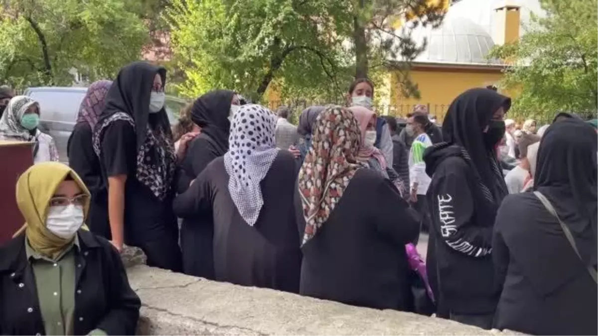 Lise öğrencisi genç kız Kovid-19\'dan hayatını kaybetti