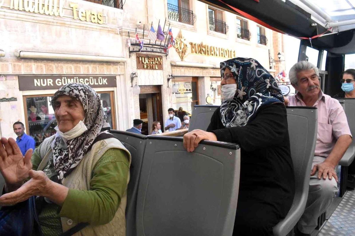 Mardin\'de yaşlı vatandaşlar gönüllerince eğlendi