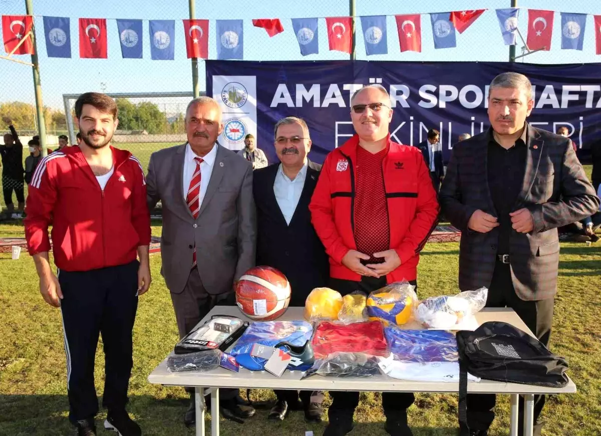 Sivas Belediyesinden 800 sporcuya malzeme desteği