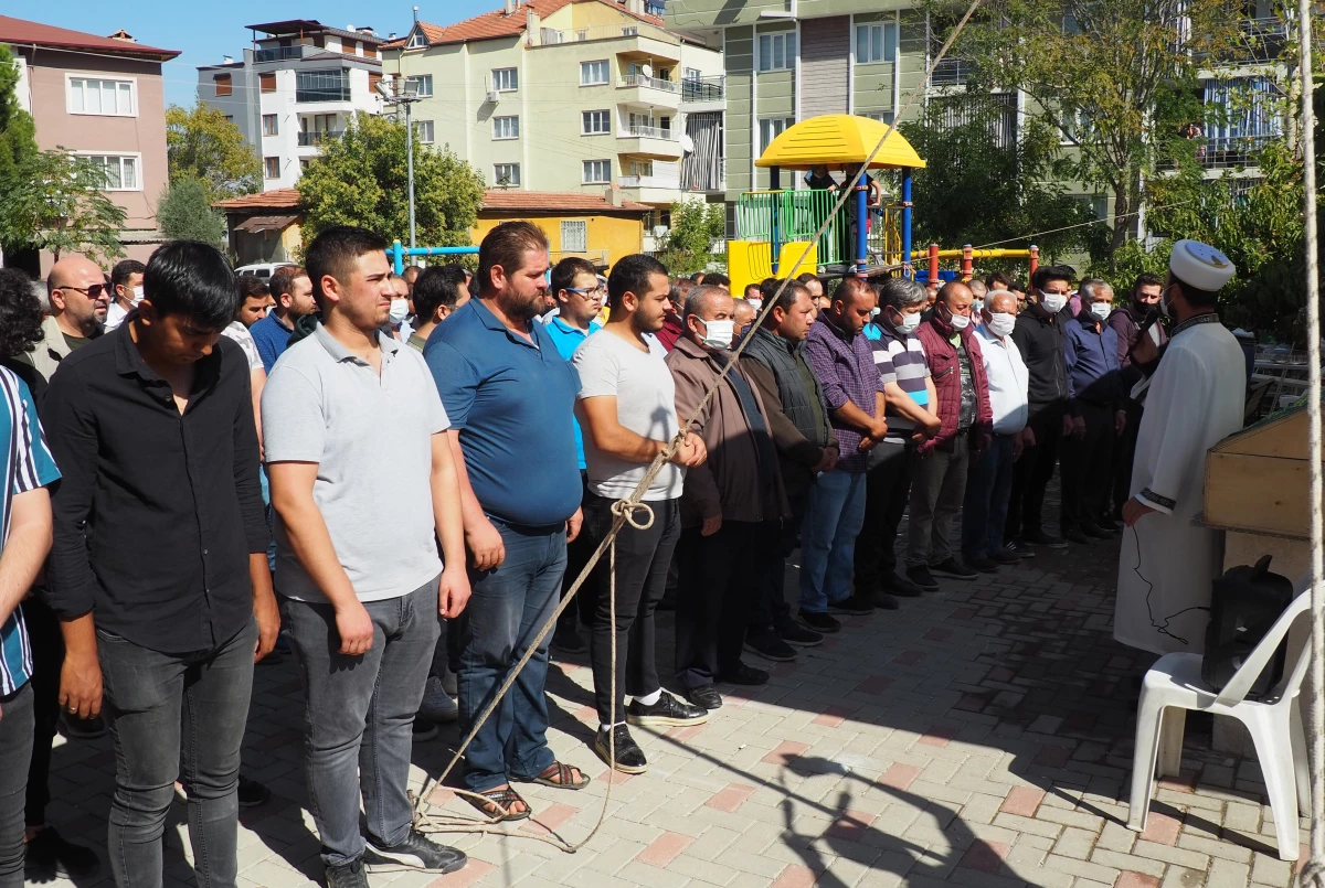 Trafik kazasında hayatını kaybeden kadın, son yolculuğuna uğurlandı