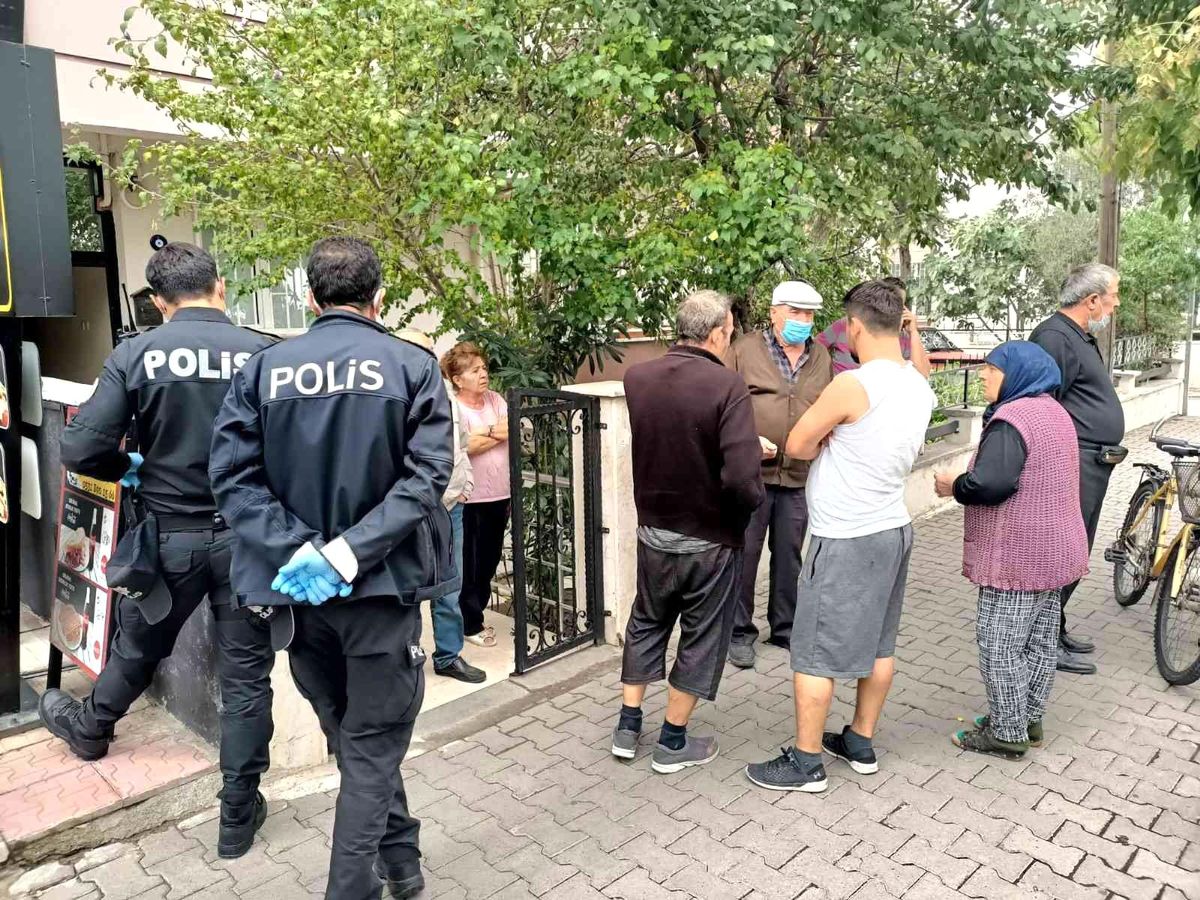 Evinde ölü bulundu