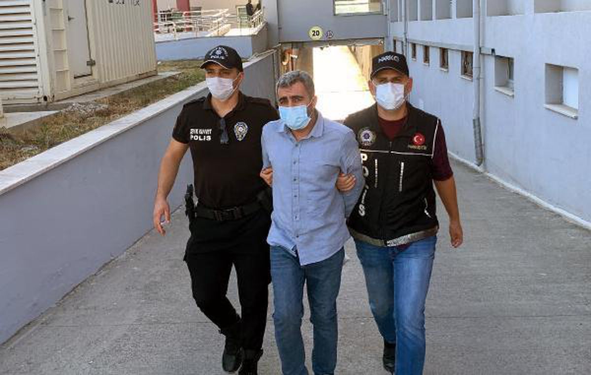 Evinde uyuşturucu üretirken yakalandı