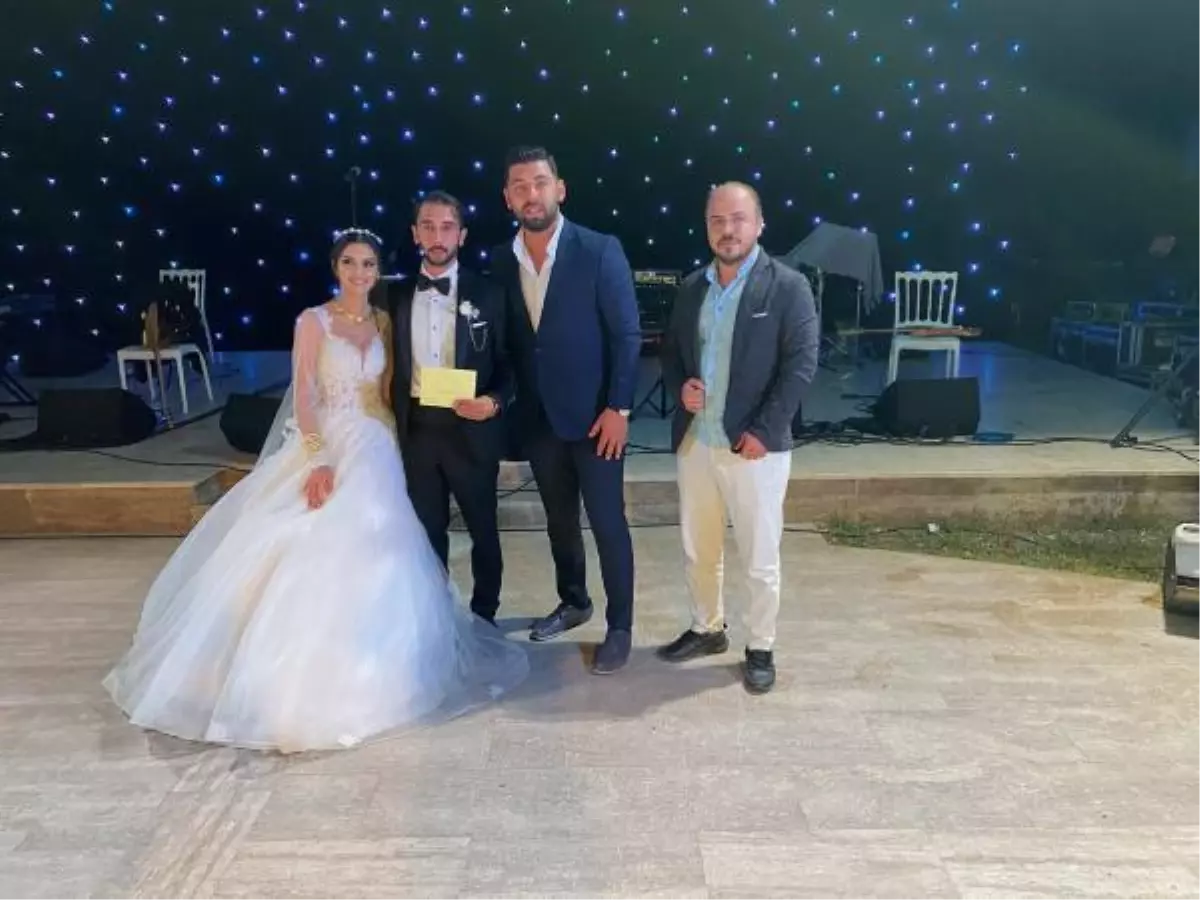 Finike\'de evlenen çifte kripto para takıldı