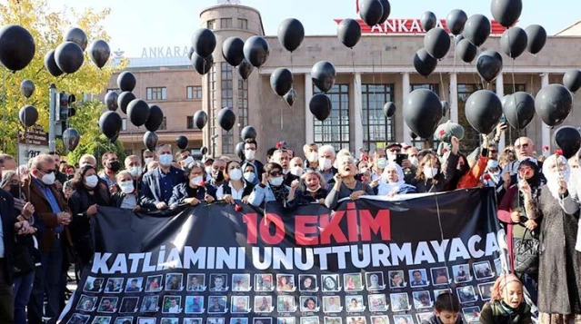 Ankara Garı saldırısında hayatını kaybeden 103 kişi anıldı! İzinsiz gösteri yapıp olay çıkaran 18 kişi gözaltına alındı