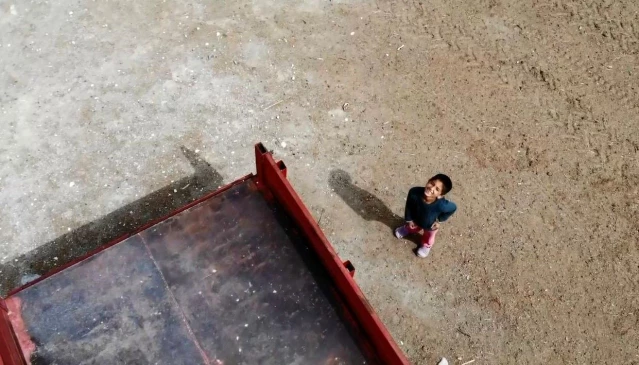 İlk kez drone gören çocukların şaşkınlığı
