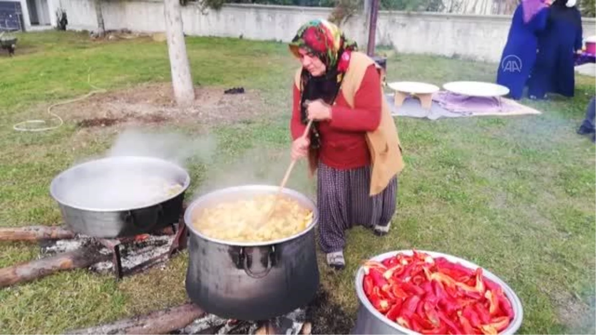 Köylü kadınların ürettiği doğal ürünler sofraları süslüyor