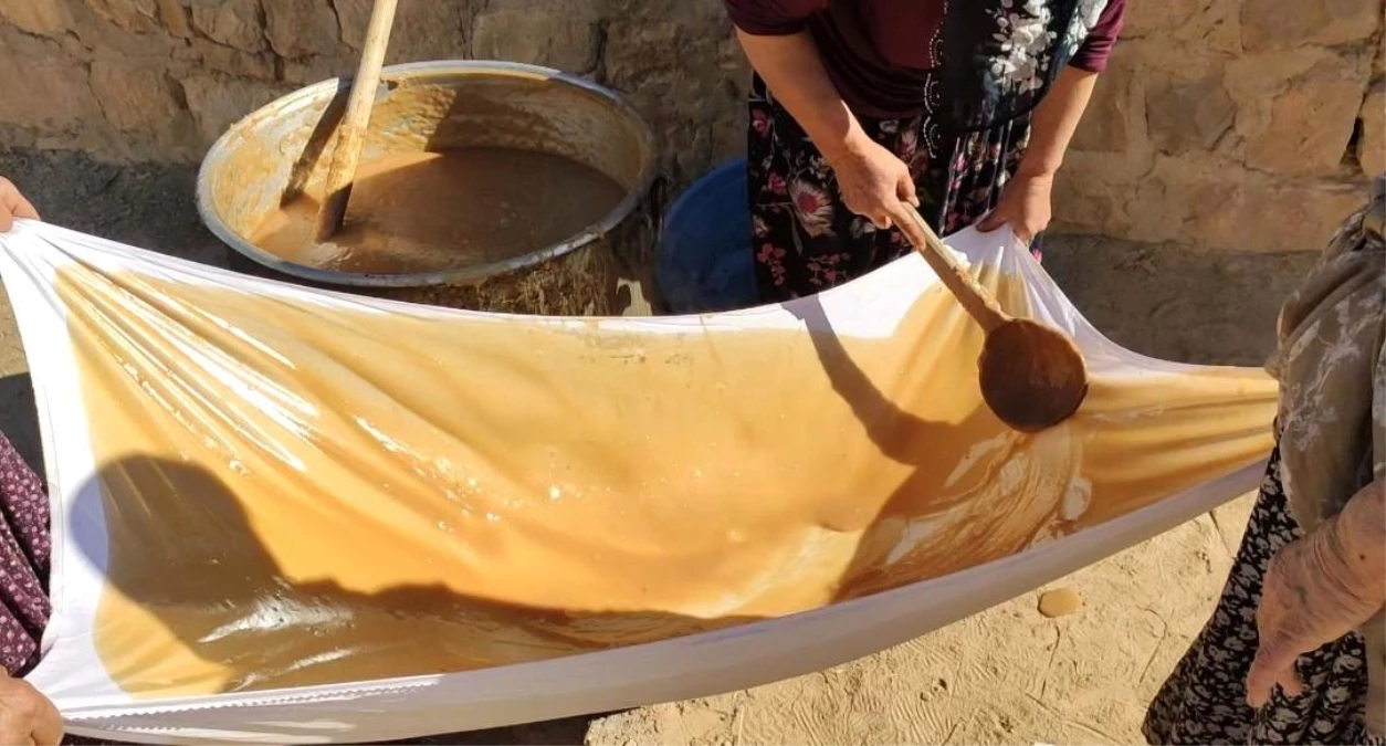 Mardin\'de toplanan üzümler pekmez, pestil, cevizli sucuğa dönüşüyor