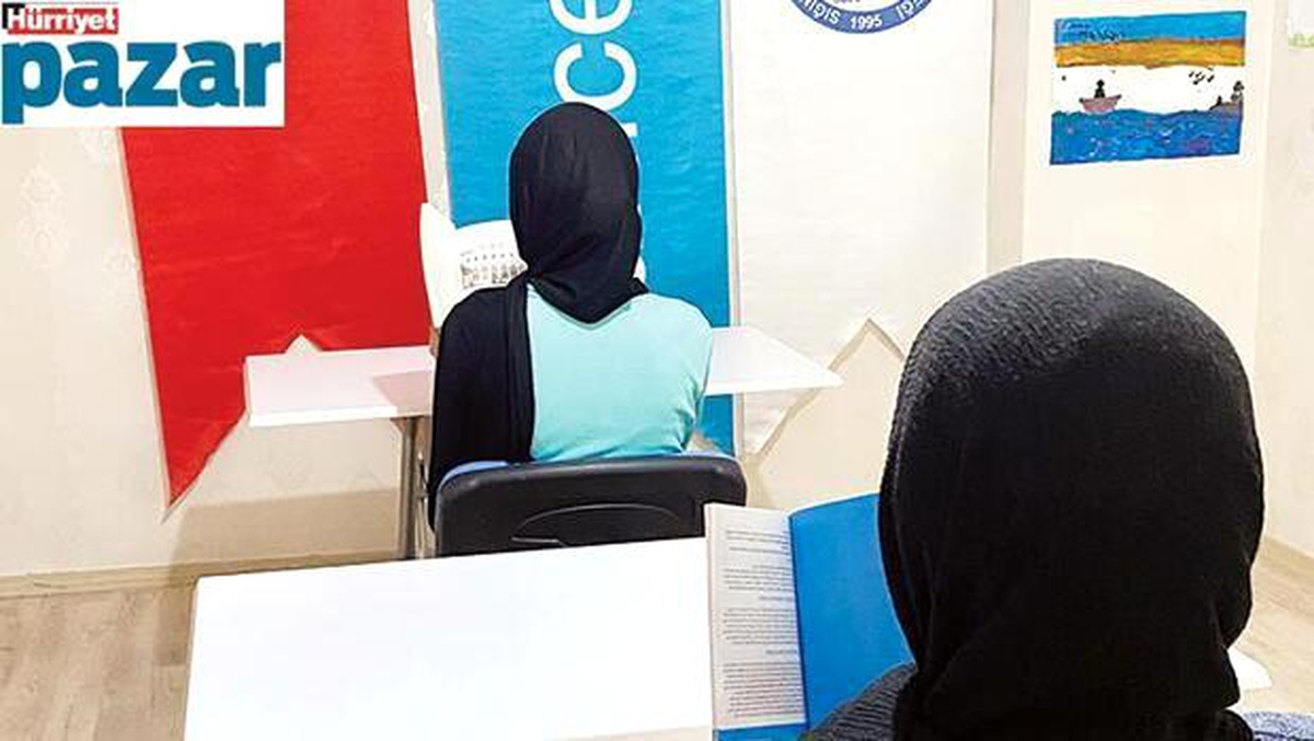 \'Okula gidiyoruz diye Taliban bizi kaçırmak istedi\'