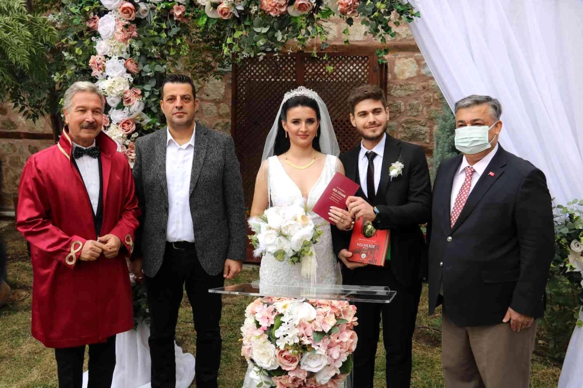 Rumeli ve Balkan düğünlerinin canlandırıldığı \'Necmi İğe Etnografya Müzesi\'nde ilk nikah heyecanı yaşandı