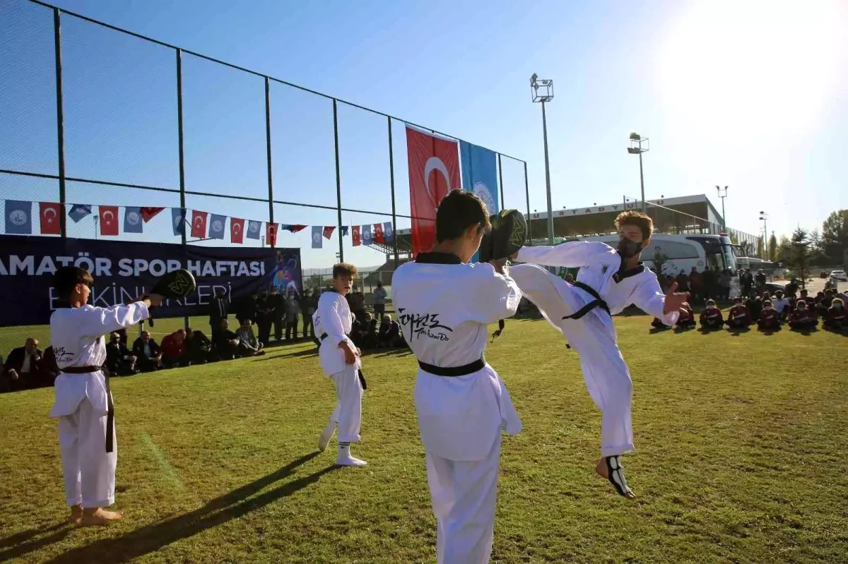 Sivas Belediyesinden 800 sporcuya malzeme desteği