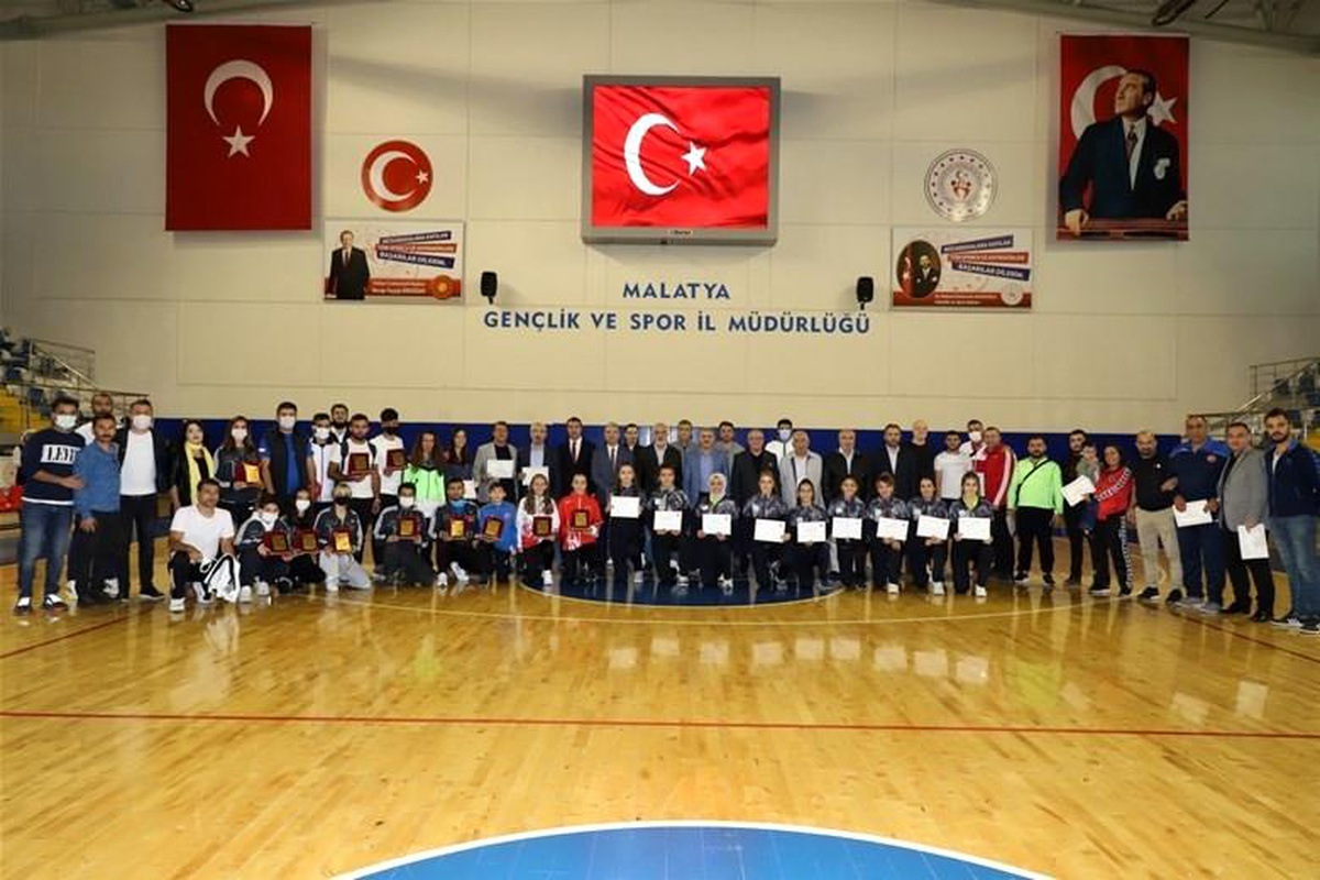"Sporun Enleri Ödül" töreni düzenlendi