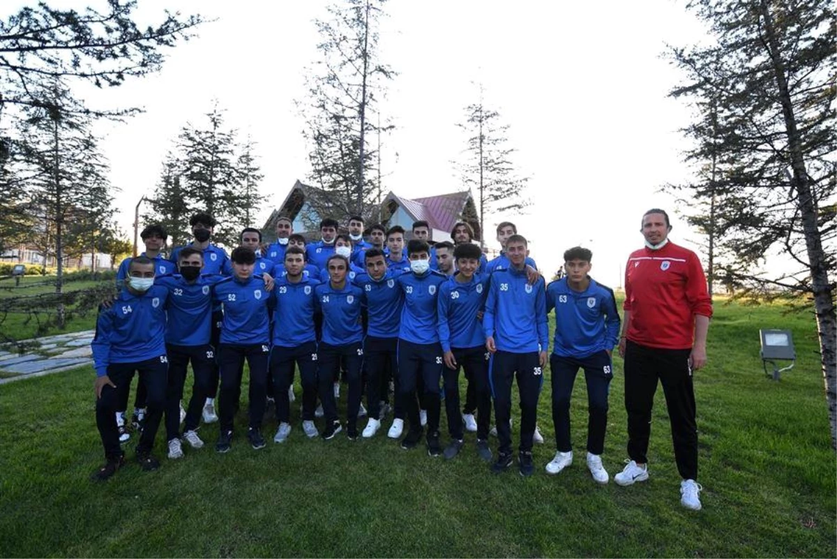 Başkan Ertuğrul Çetin, U18 Takımı ile Buluştu