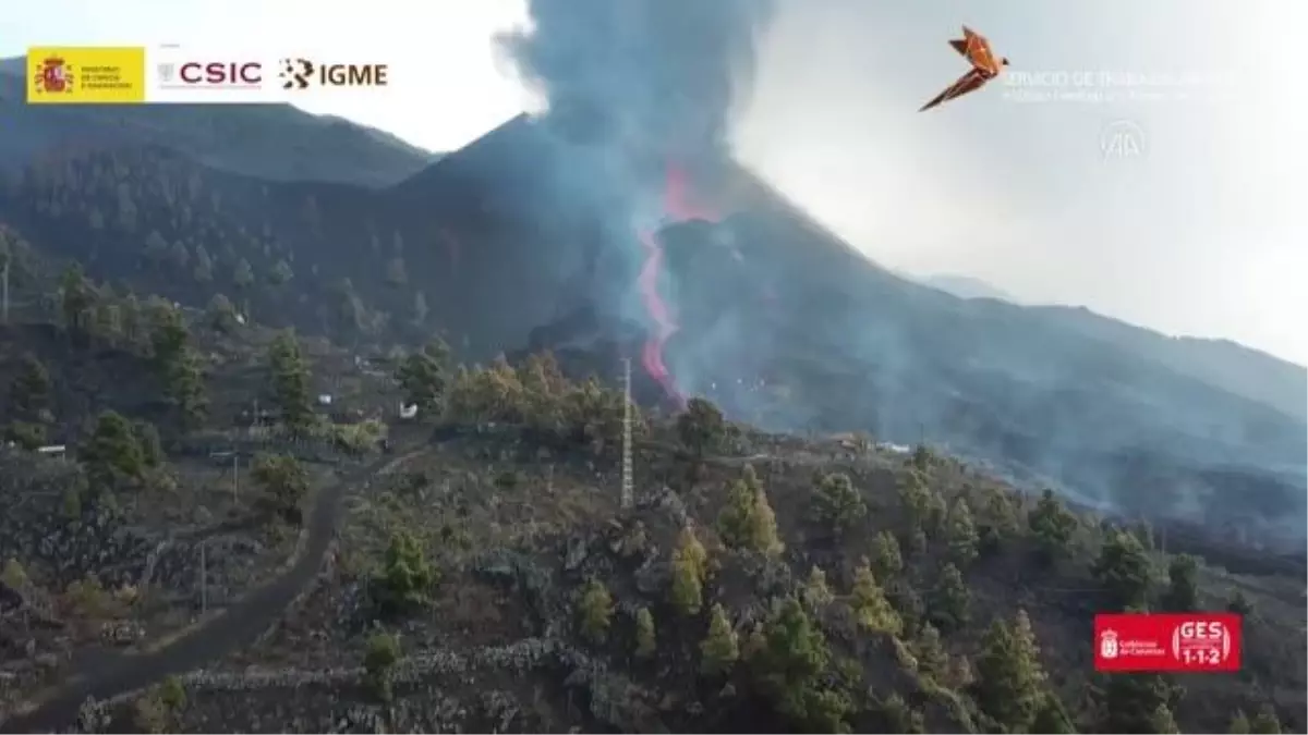 Cumbre Vieja Yanardağı\'nın lavları La Palma Adası\'ndaki riskleri artırıyor