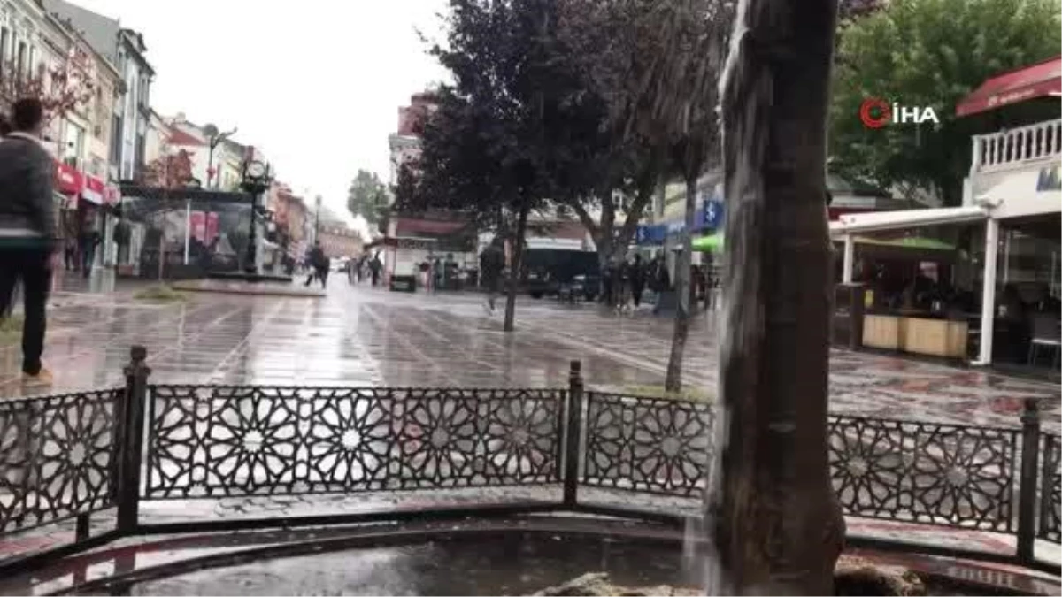 Edirne\'de sağanak yağış hayatı olumsuz etkiledi