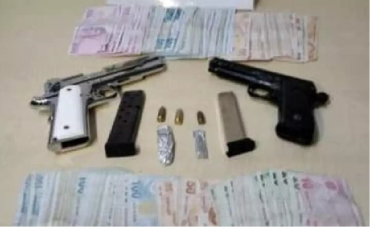 Gaziantep\'te çok sayıda tabanca ve av tüfeği ele geçirildi