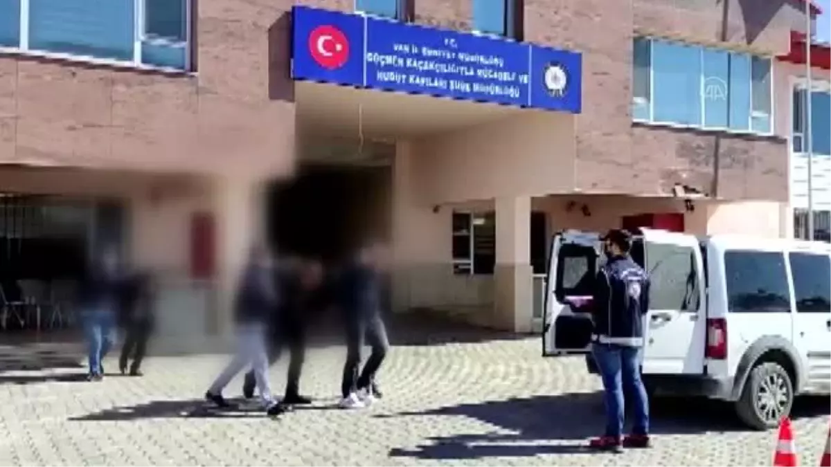 Göçmen kaçakçılığı yaptıkları iddiasıyla 23 kişi hakkında işlem yapıldı
