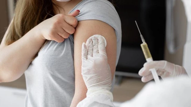 DSÖ'den 2 doz aşı yaptıran 60 yaş üstü vatandaşlara 3. doz önerisi: Sinovac yaptırın