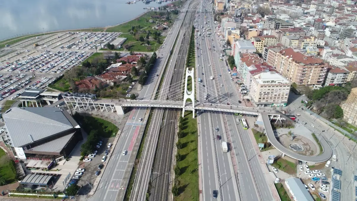 Üst geçitlerin bakım ve onarımına başlanıyor