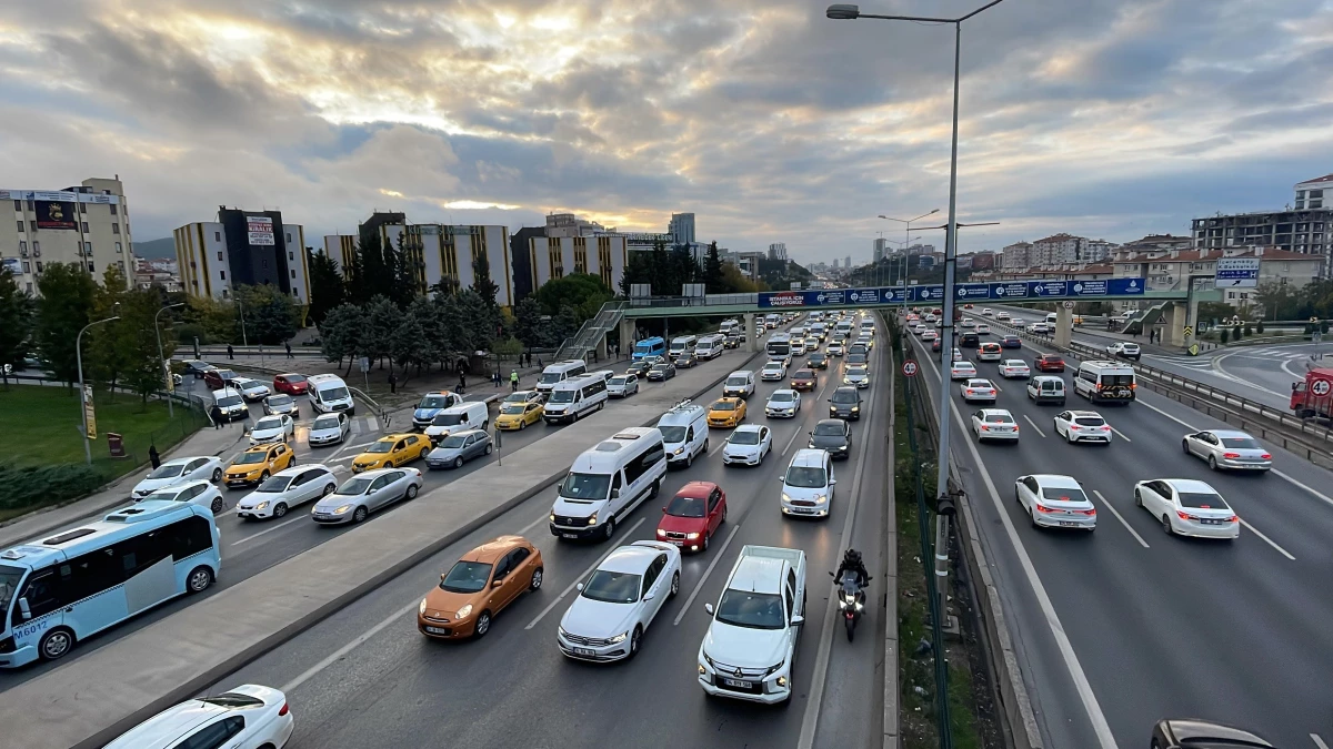 Trafik yoğunluğu yaşanıyor