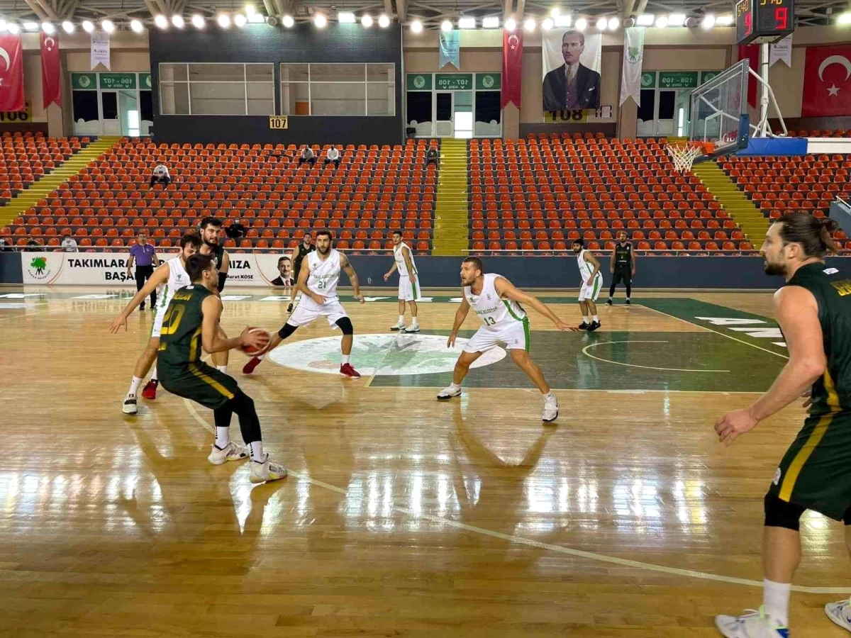 Mamak Belediyesi Basketbol Takımı evinde farklı kazandı