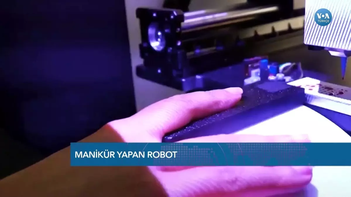 Manikür Yapan Robot